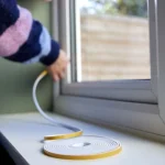 Las mejores cintas adhesivas para sellado de puertas y ventanas en emergencias